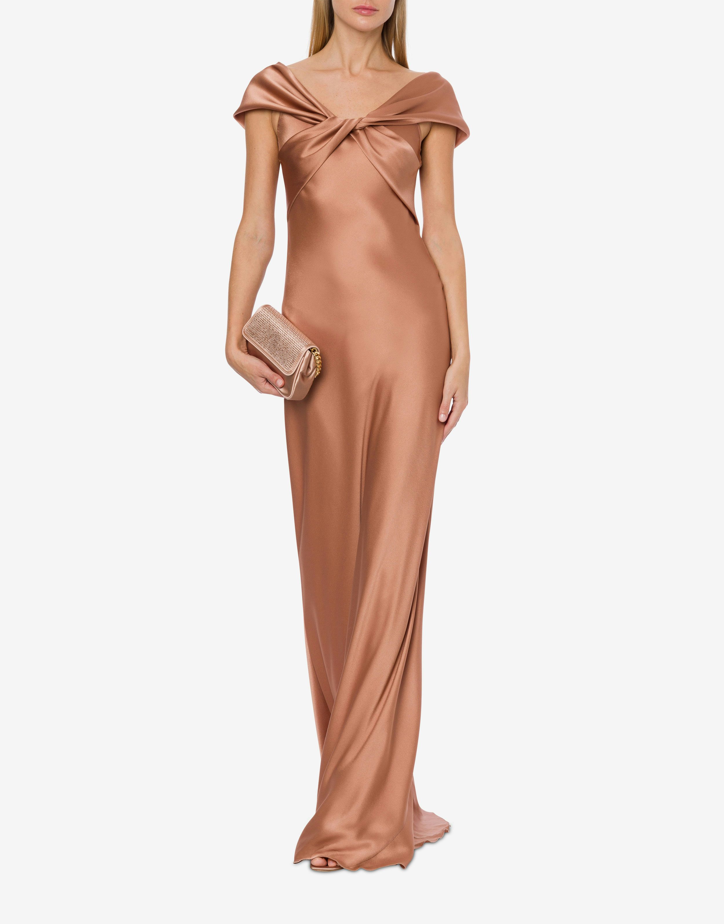 Long dress in satin with train 1